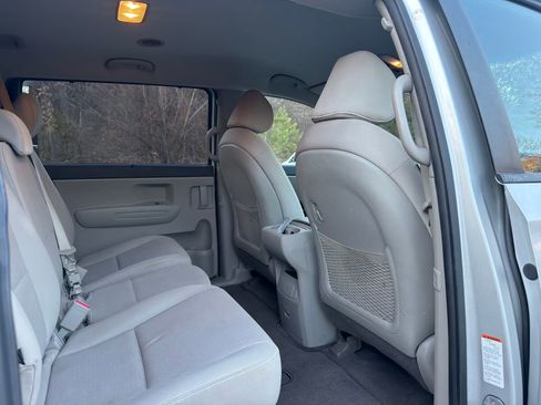 Used 2016 Kia Sedona LX w/ LX Convenience Package image 23