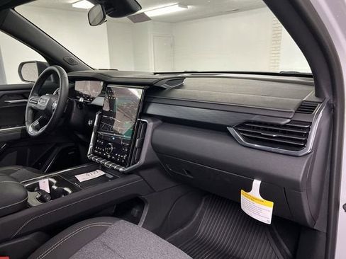 New 2025 GMC Acadia Elevation w/ Black Edition AWD/4WD image 29