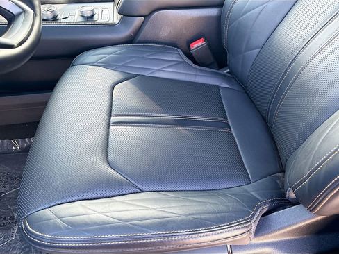 Used 2024 Ford Expedition Platinum image 20