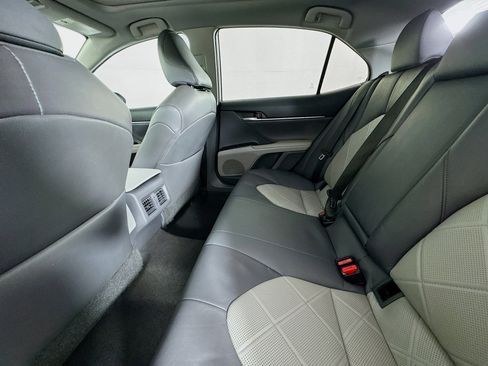 Used 2019 Toyota Camry XLE image 41