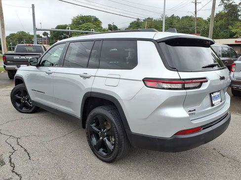 Used 2025 Jeep Grand Cherokee L Altitude AWD/4WD image 6