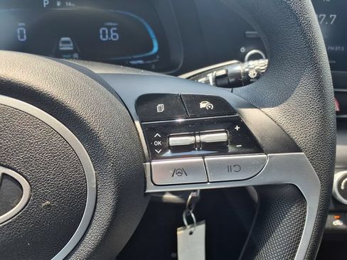 Used 2025 Hyundai Elantra SE FWD image 23