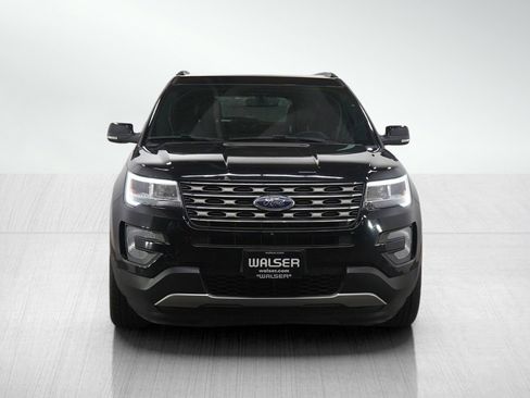 Used 2017 Ford Explorer XLT w/ Equipment Group 202A image 8