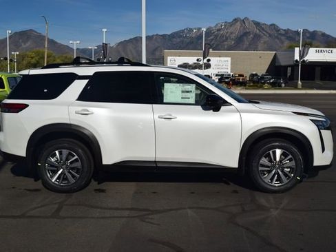 New 2026 Nissan Pathfinder SL AWD/4WD image 8