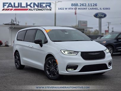 New 2026 Chrysler Pacifica Select