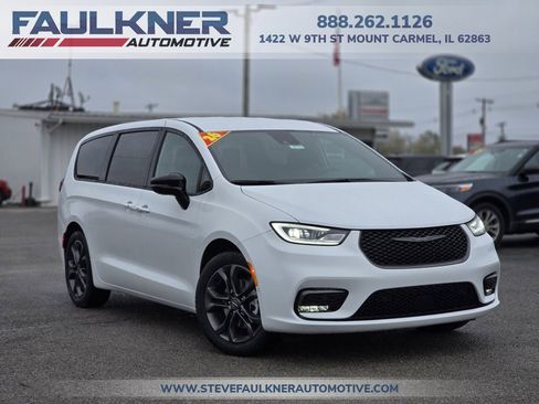 New 2026 Chrysler Pacifica Select image 1