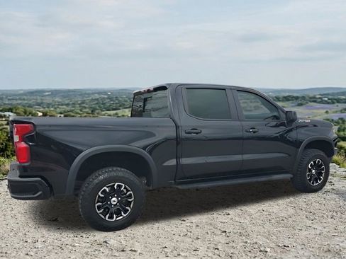 Used 2023 Chevrolet Silverado 1500 ZR2 w/ Technology Package image 11