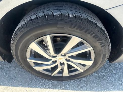 Used 2024 Chevrolet Equinox LT FWD image 28