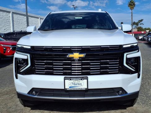 New 2026 Chevrolet Suburban High Country image 2