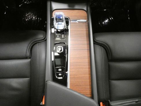 Used 2023 Volvo XC60 B5 Ultimate w/ Climate Package image 47