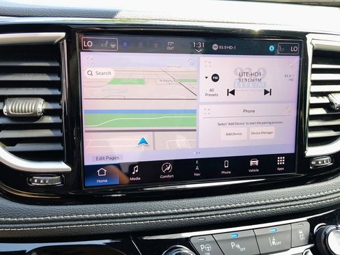 Used 2024 Chrysler Pacifica Premium FWD image 28