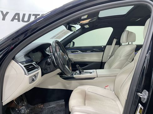 Used 2021 BMW 750i xDrive w/ Executive Package image 14