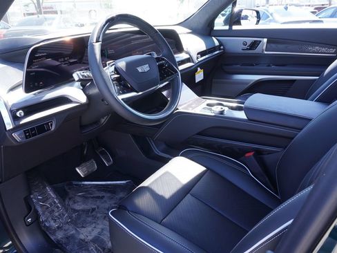 New 2026 Cadillac Vistiq Platinum image 17