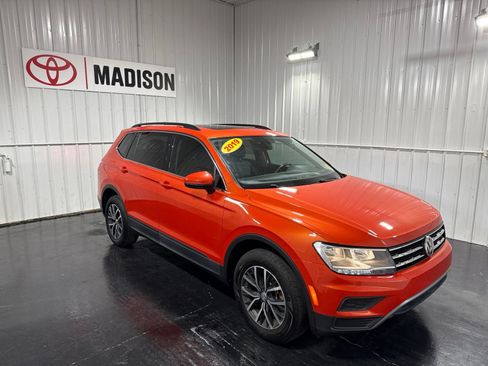 Used 2019 Volkswagen Tiguan SE w/ Panoramic Sunroof Package FWD image 4