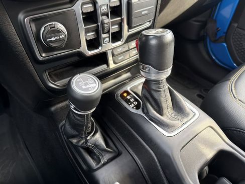 Used 2024 Jeep Wrangler Unlimited Sahara w/ Technology Group AWD/4WD image 28