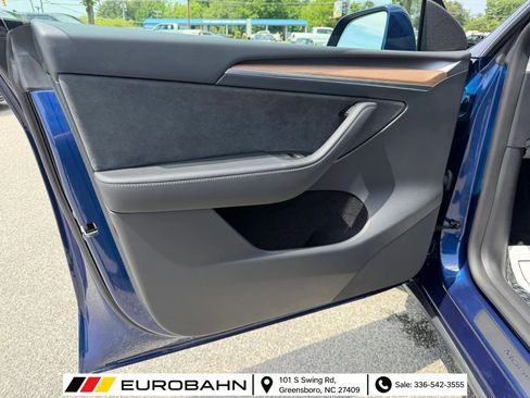 Used 2023 Tesla Model Y Performance AWD/4WD image 9