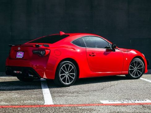 Used 2018 Toyota 86 GT image 5