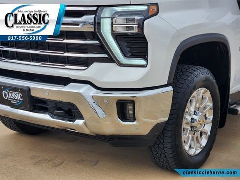Used 2025 Chevrolet Silverado 2500 LTZ w/ LTZ Premium Package image 17