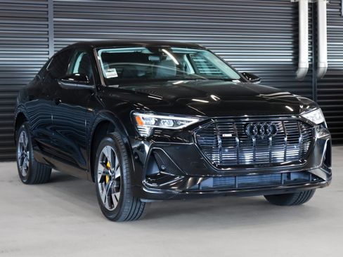 Used 2022 Audi e-tron Premium w/ Convenience Plus Package image 12