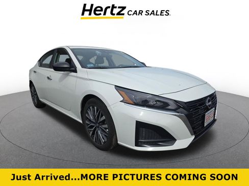 Used 2025 Nissan Altima 2.5 SV image 1