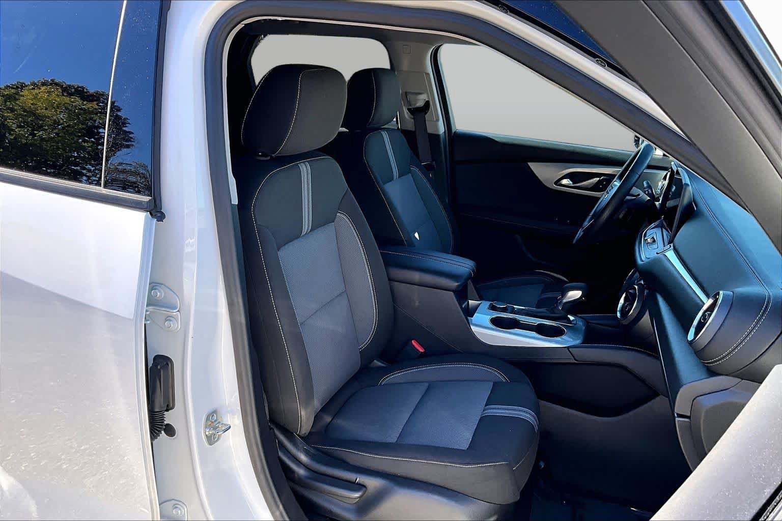 Used 2025 Chevrolet Blazer LT AWD/4WD image 9