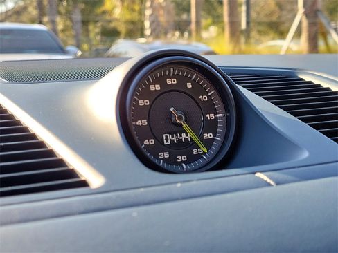 Certified 2022 Porsche Cayenne Platinum Edition image 29