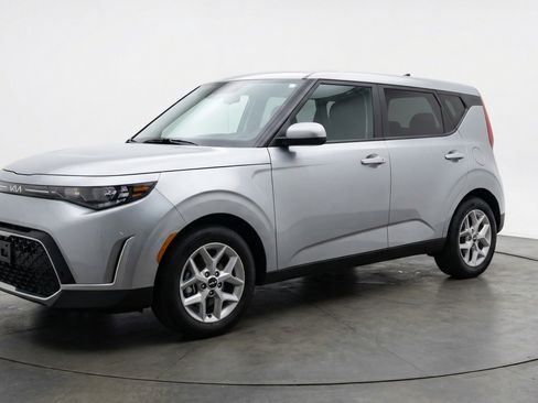 Used 2025 Kia Soul LX w/ LX Technology Package image 3