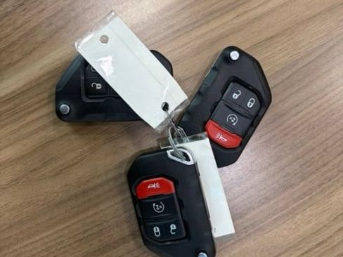 Used 2019 Jeep Wrangler Unlimited Sahara w/ Cold Weather Group AWD/4WD image 36