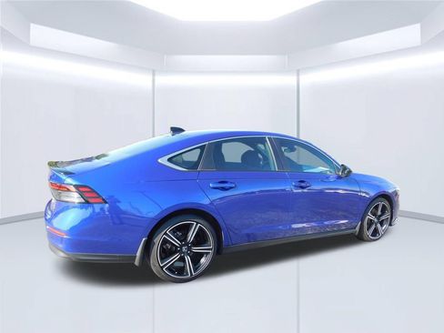 Used 2024 Honda Accord Sport image 3