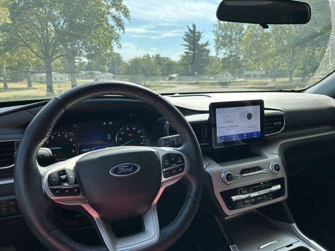Used 2023 Ford Explorer XLT w/ Equipment Group 202A image 3