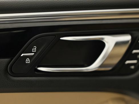 Certified 2026 Porsche Macan AWD/4WD image 20