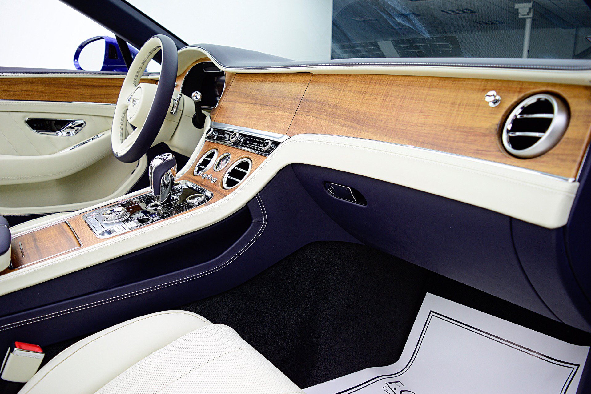 Used 2024 Bentley Continental GT AWD/4WD image 40
