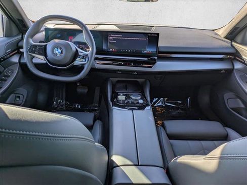 Certified 2024 BMW 530i w/ M Sport Package image 18