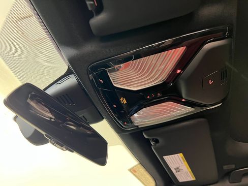 Certified 2023 BMW 330i Sedan w/ M Sport Package image 18