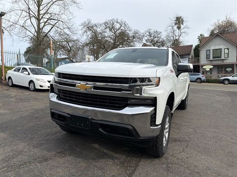 Used 2022 Chevrolet Silverado 1500 LT w/ Z71 Off-Road Package AWD/4WD image 4