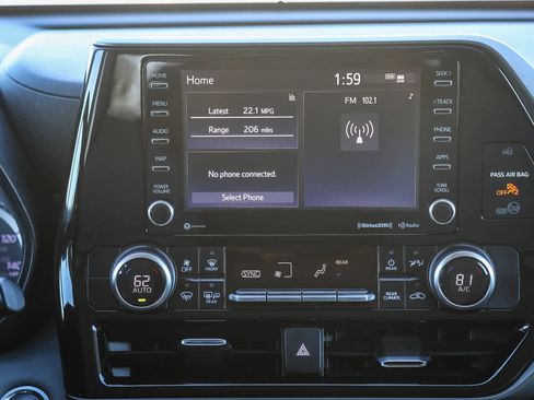 Used 2020 Toyota Highlander LE image 14