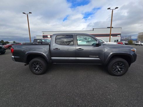 Used 2020 Toyota Tacoma SR5 AWD/4WD image 2