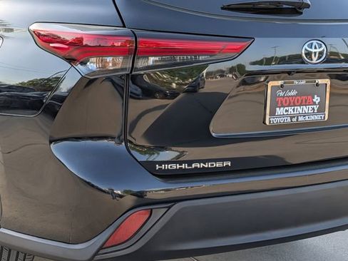 Used 2023 Toyota Highlander XLE image 8