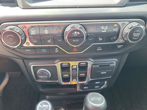 Used 2021 Jeep Wrangler Unlimited Sahara w/ Cold Weather Group AWD/4WD image 18
