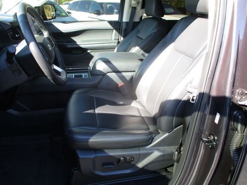 Used 2024 Ford Expedition Max XLT image 10