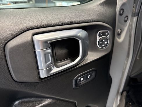 Used 2022 Jeep Wrangler Sport AWD/4WD image 11