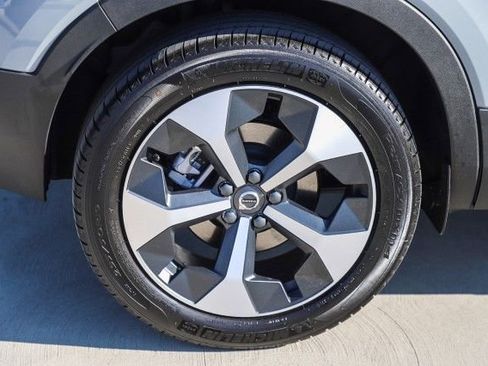 Used 2025 Volvo XC40 B5 Core w/ Protection Package Premier image 13