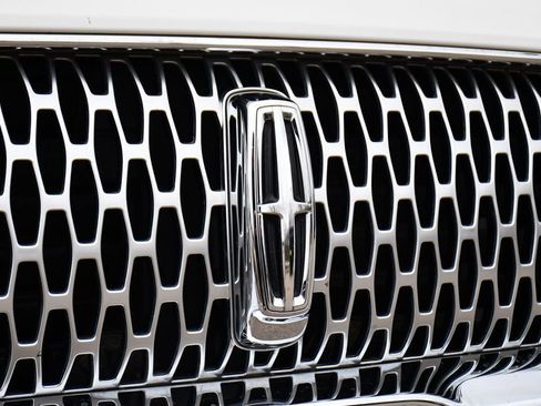 Used 2023 Lincoln Nautilus Reserve image 71