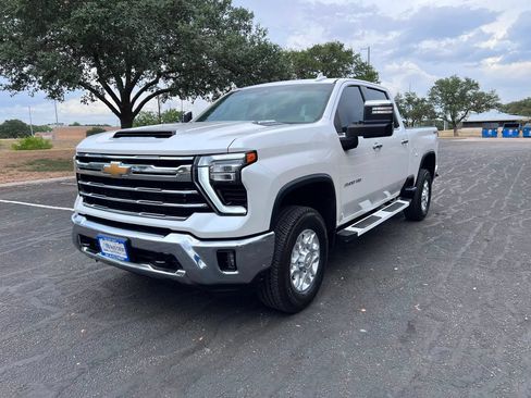 Used 2024 Chevrolet Silverado 3500 LTZ AWD/4WD image 4