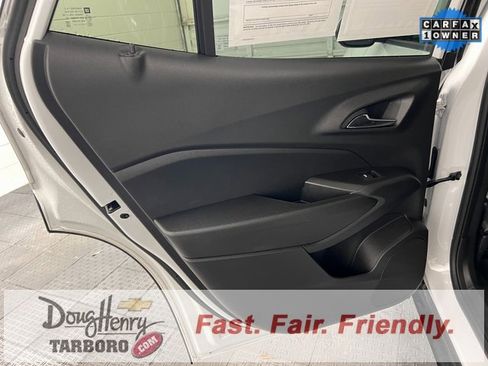 Used 2025 Chevrolet Trax LT w/ LT Convenience Package image 31