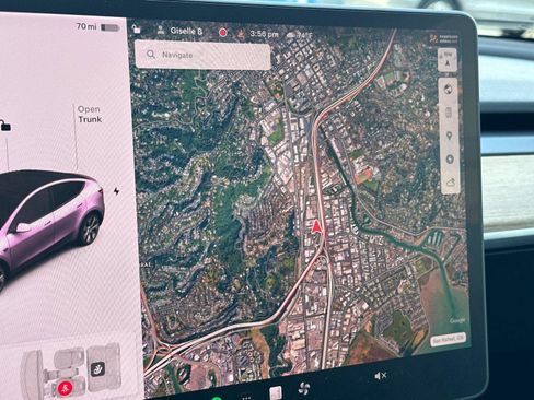 Used 2022 Tesla Model Y Long Range image 18