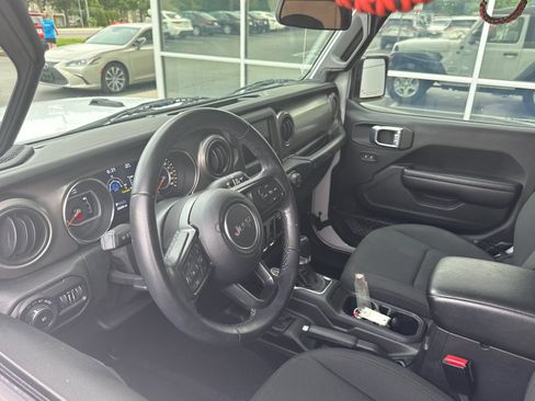 Used 2021 Jeep Wrangler Sport AWD/4WD image 10