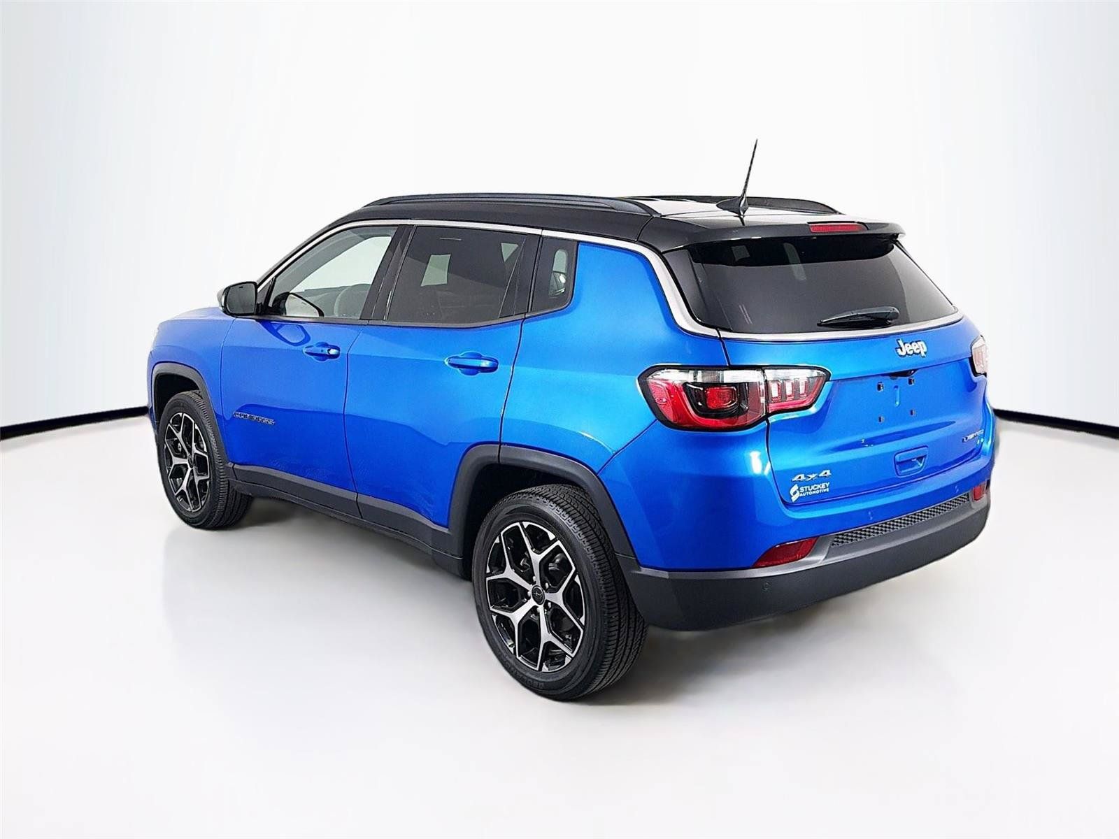Used 2025 Jeep Compass Limited AWD/4WD image 9