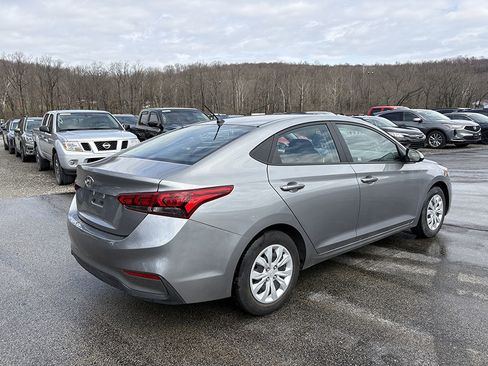 Used 2022 Hyundai Accent SE image 3