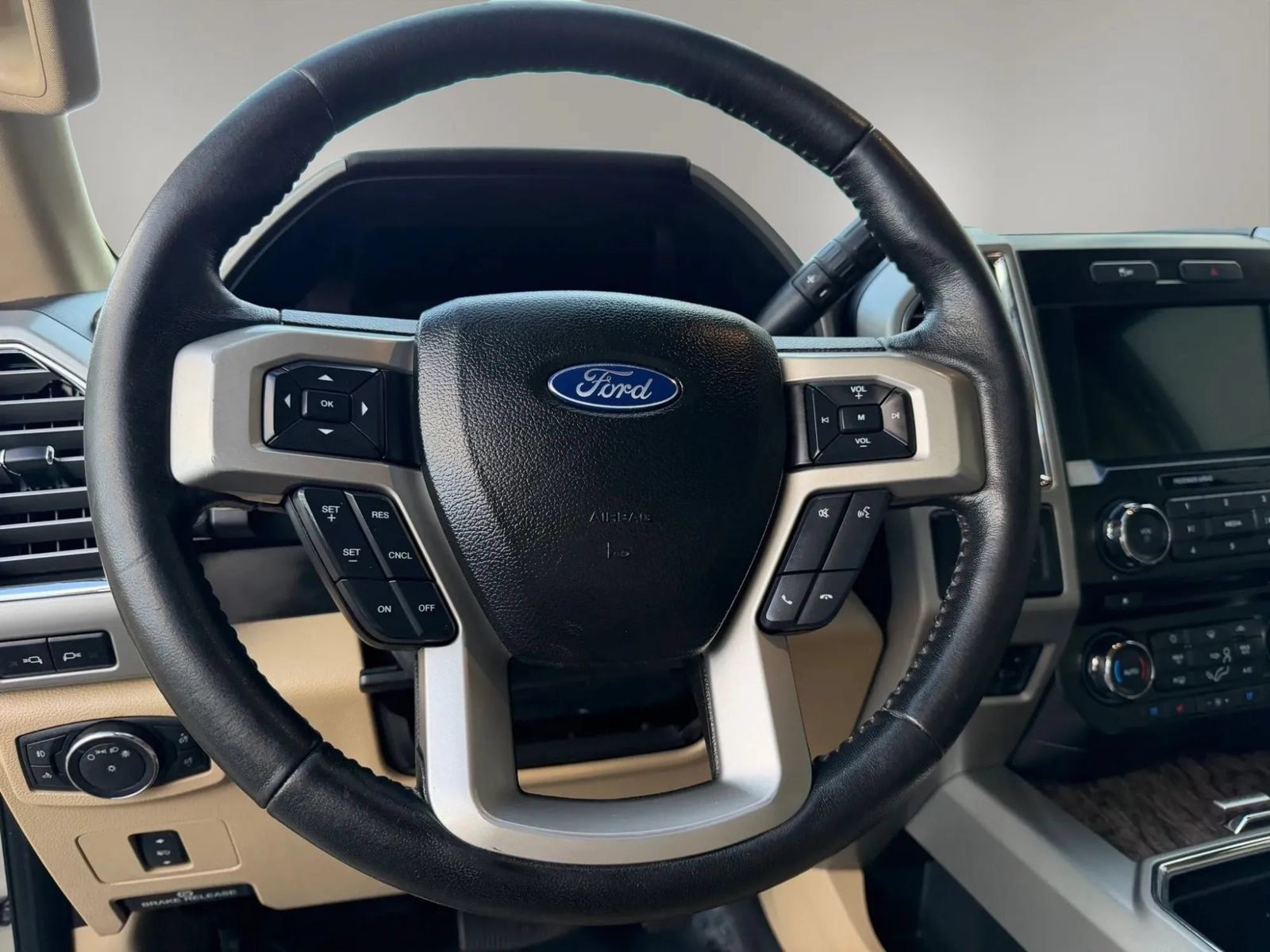 Used 2017 Ford F250 Lariat w/ Lariat Value Package AWD/4WD image 18